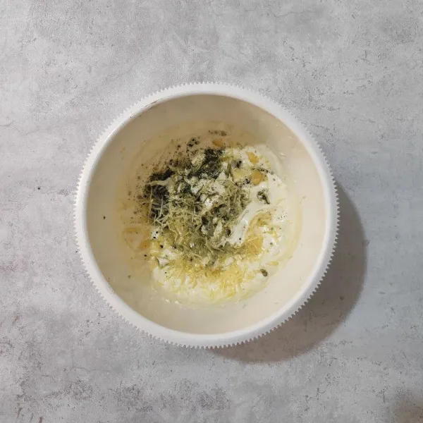 Tambahkan bahan E, mixer dengan kecepatan rendah hingga tercampur rata.