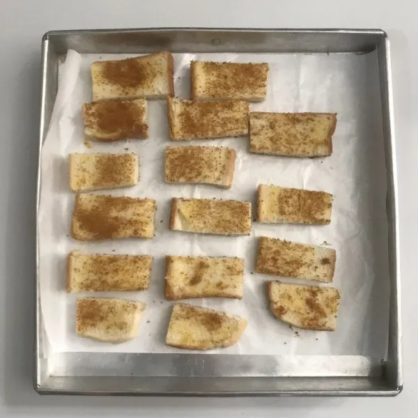 Letakkan diatas loyang dengan alas baking paper.