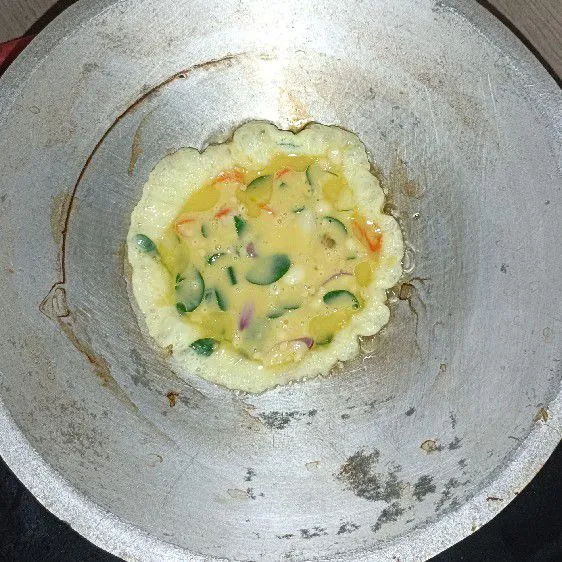 Dadar ke dalam wajan