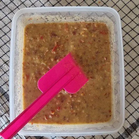 Campur bumbu halus dengan air, aduk rata dan tes rasanya.