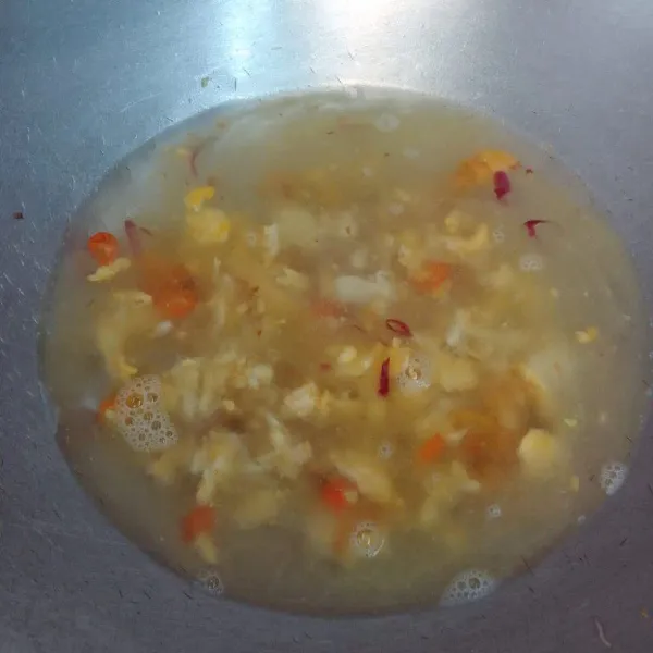 Tambahkan air.