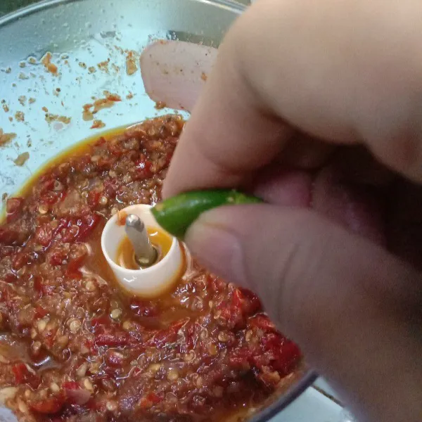 Tambahkan perasan jeruk sambal (optional)