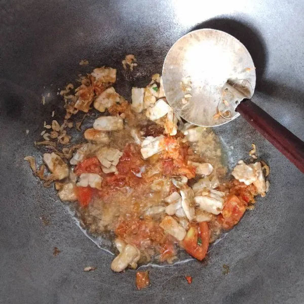 Tumis bumbu.