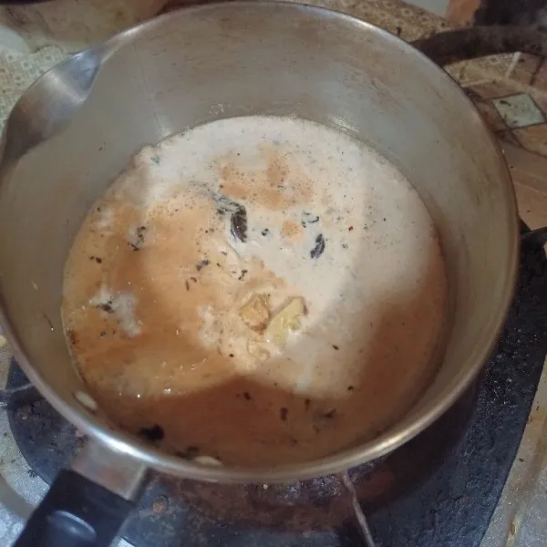 Masukkan jahe, lalu masak hingga mendidih
