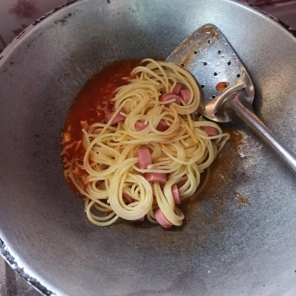 Selanjutnya masukkan spaghetti.