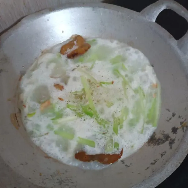 Masak hingga mendidih.