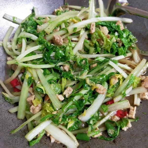 Masak hingga kuah mengental.