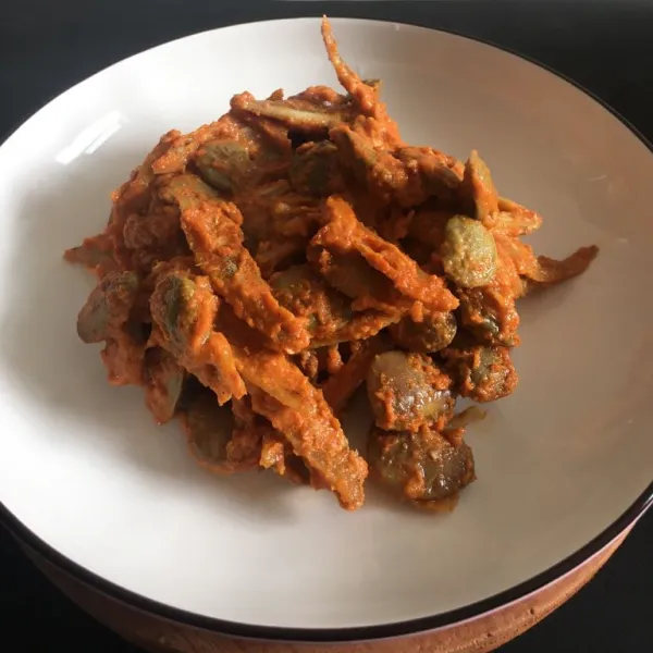 Koreksi rasa. Pindahkan ke wadah saji.