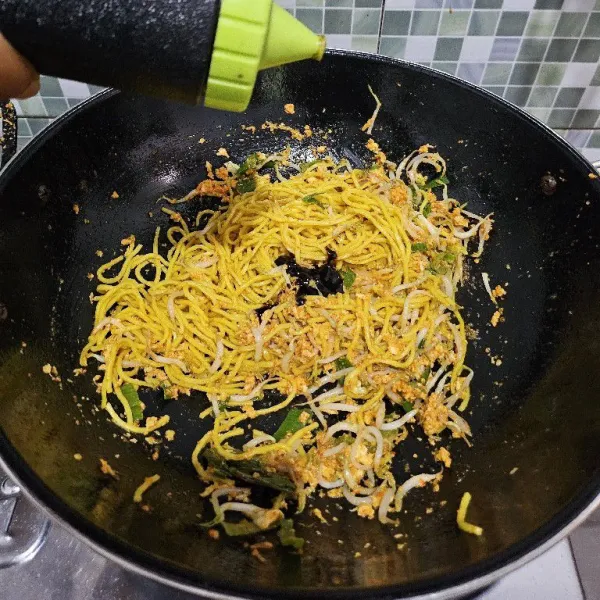 Bumbui dengan semua bahan seasoning. Aduk rata. Koreksi rasanya.