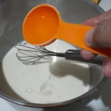 tambahkan minyak aduk kembali
