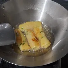 kemudian gorengga matang.