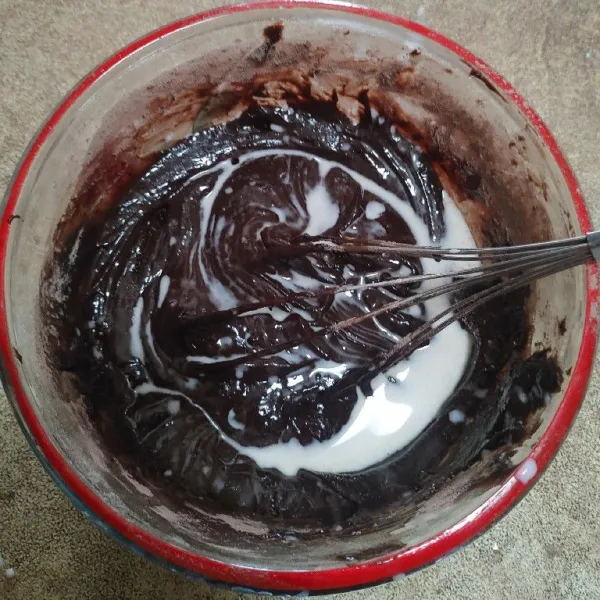 Terakhir masukkan susu uht.