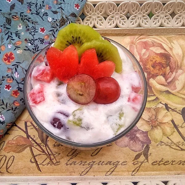 Beri potongan buah dan sajikan. ( Untuk resep asli bisa di lihat di resep teruji yummy app )