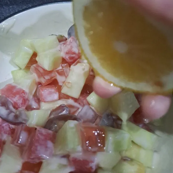 Terakhir masukan perasan air Lemon aduk rata lalu sajikan.
