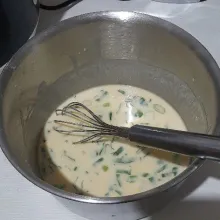 tambahkan daun bawang,sisihkan