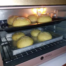 Olesi dengan telur dan beri taburan biji wijen di atasnya kemudian oven selama 15 menit dengan suhu 190° . Angkat dan sajikan.