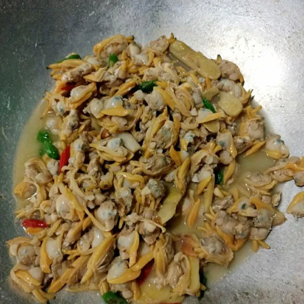 Tuang air lalu masak hingga air menyusut. Sajikan..