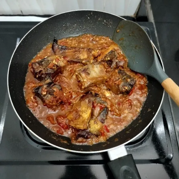 Masak hingga sambal meresap dan tanak lalu angkat.