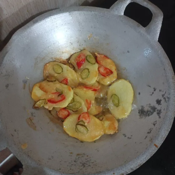 Goreng sampai garing dan matang.