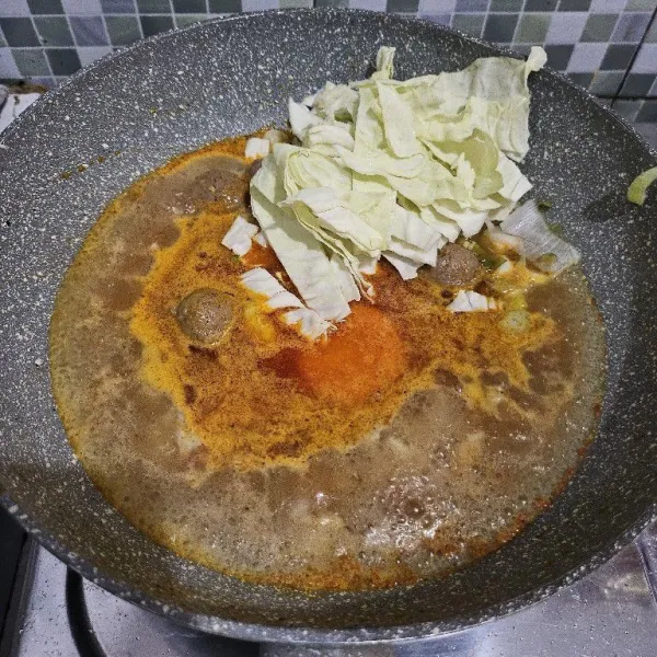 Tambahkan kol, aduk rata.