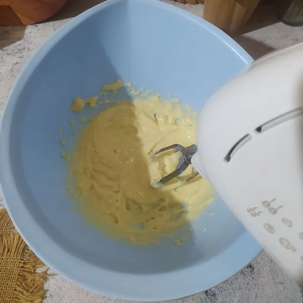 Mikser sampai lembut lalu sisihkan.