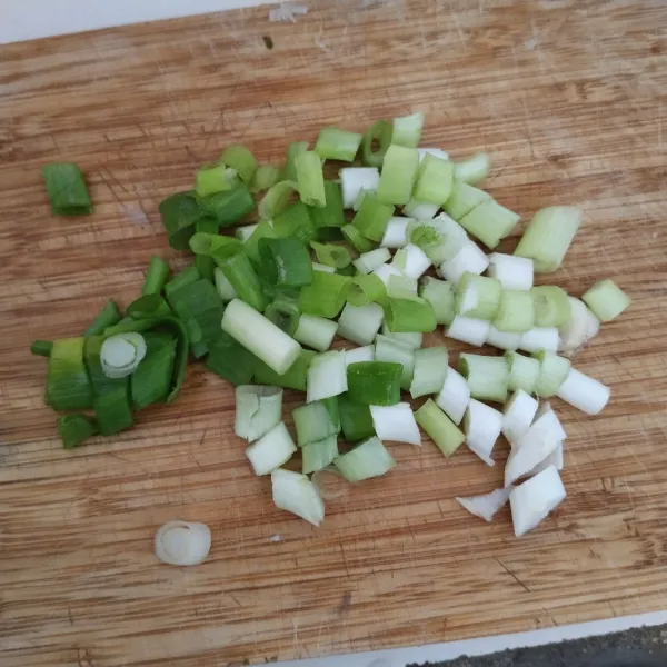 Iris daun bawang.