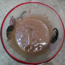 Terakhir tambahkan minyak goreng dan aduk kembali hingga tercampur dengan rata.