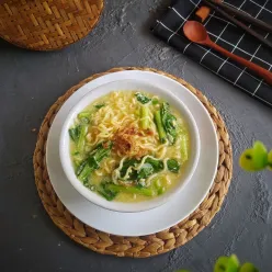 Mie Kuah Sawi Hijau