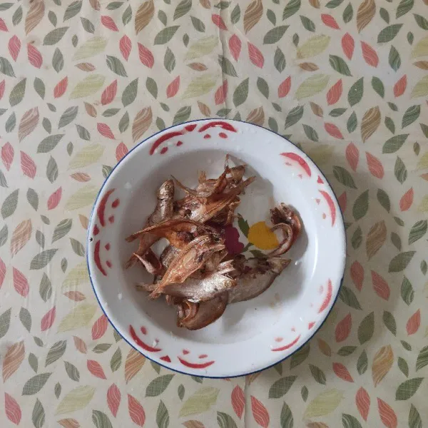 Angkat dan tiriskan lalu sisihkan.