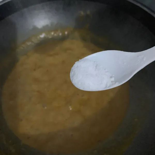 Beri garam, gula, kaldu jamur.