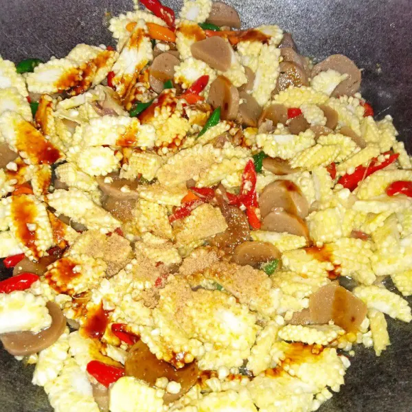 Terakhir masukkan, puntren, tambahan penyedap rasa, dan sedikit kecap lalu tes rasanya.