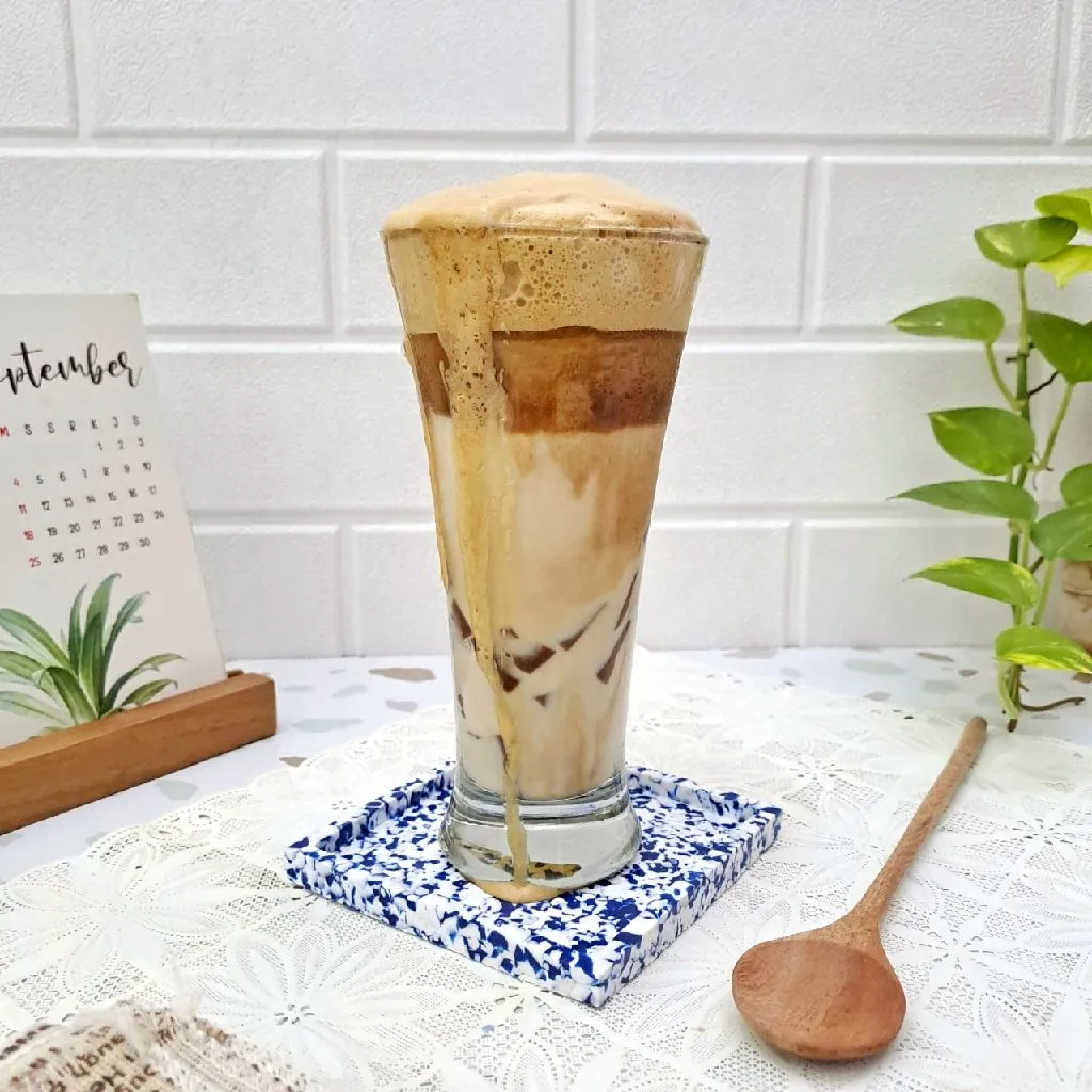 Dalgona Coffee With Choco Pudding