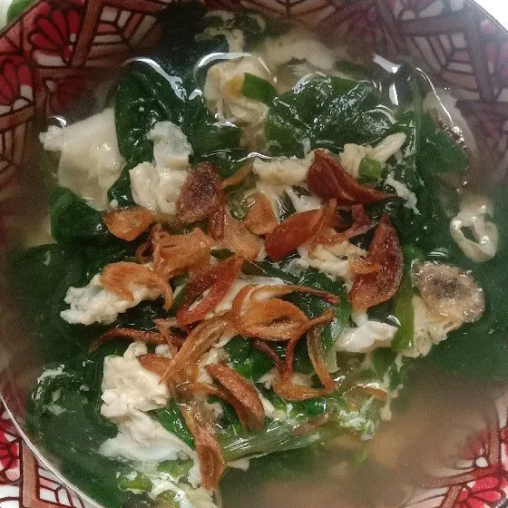 Sentuhan terakhir, taburi bawang merah goreng dan sajikan.