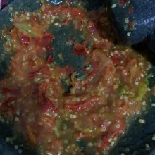 Kemudian ulek halus bahan sambal.