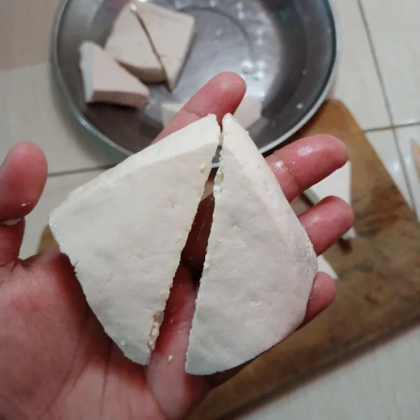 Belah dua tahu nya sesuai selera.