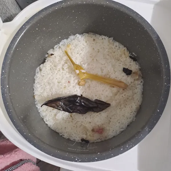 Masak hingga nasi matang sempurna