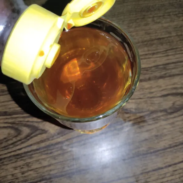 Kemudian tambahkan madu, lalu aduk aduk. Dan siap di sajikan.