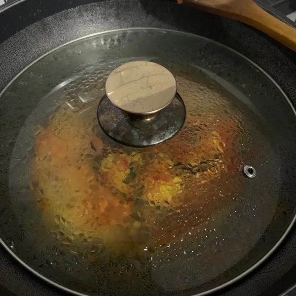 Tutup hingga bumbu meresap.