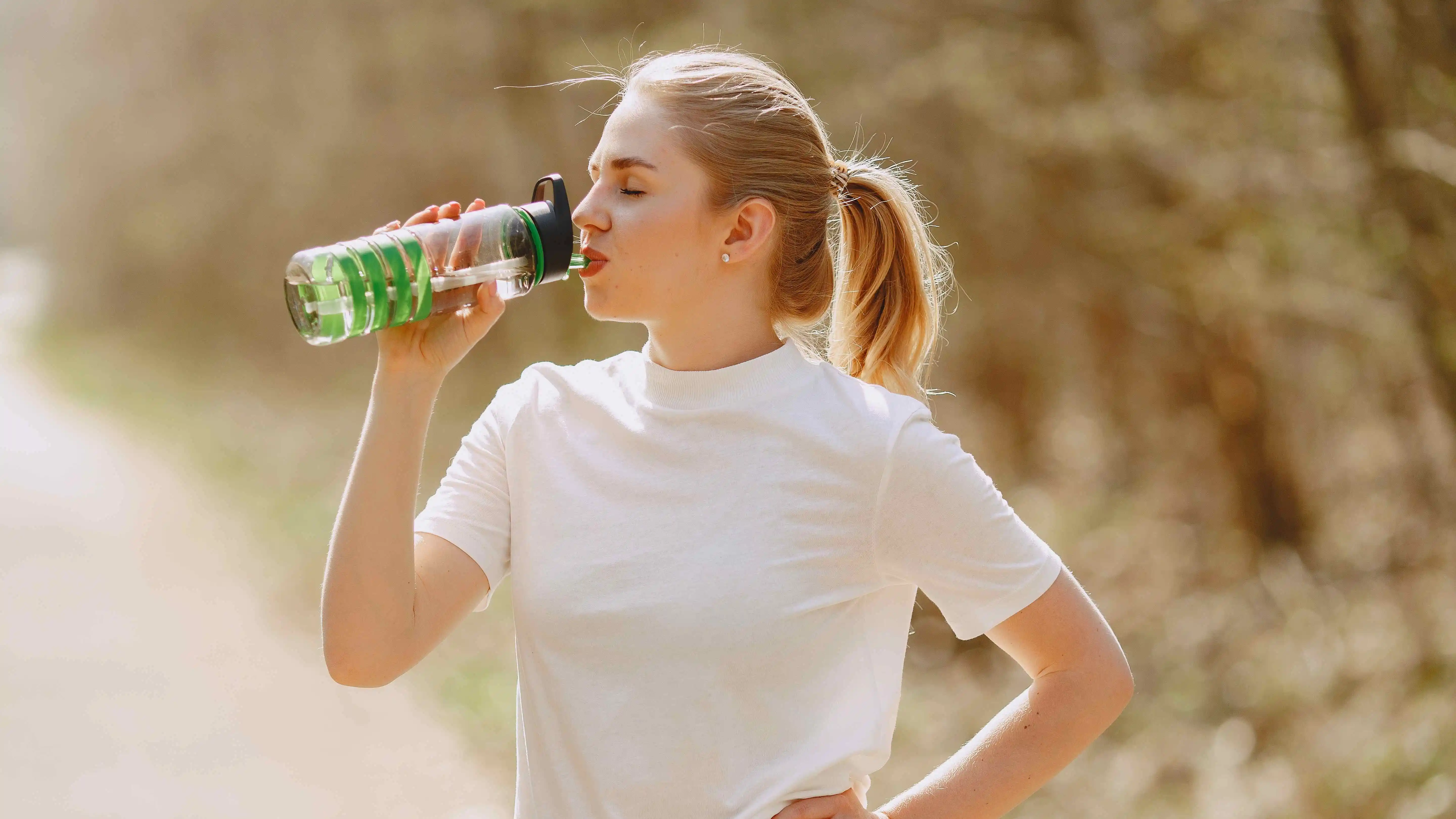 minum air putih mencegah dehidrasi