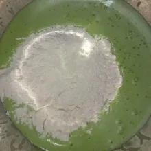 Masukkan tepung terigu, tepung maizena, susu bubuk, dan baking powder aduk rata.