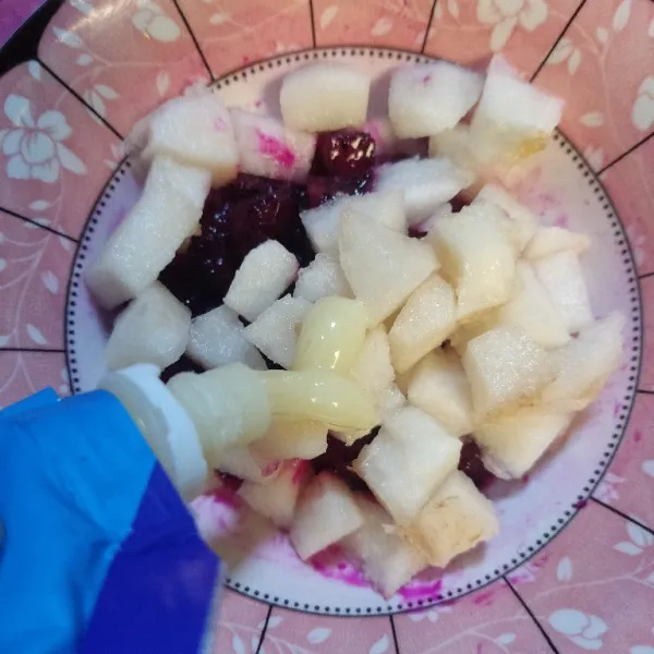 Tambahkan kental manis.
