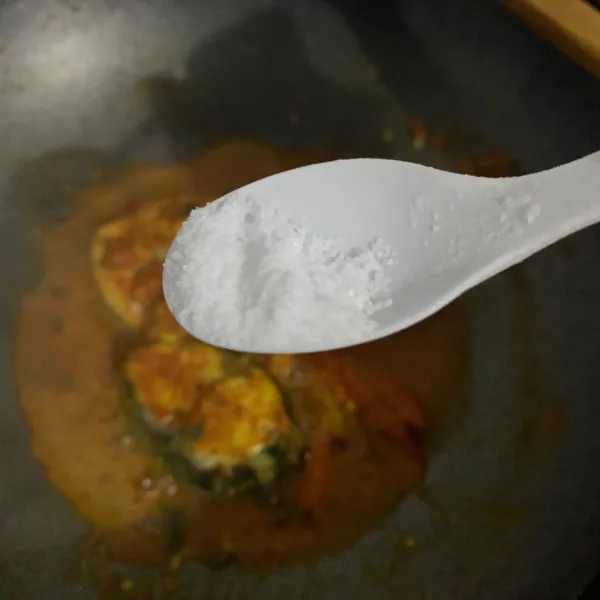 Tambahkan garam.