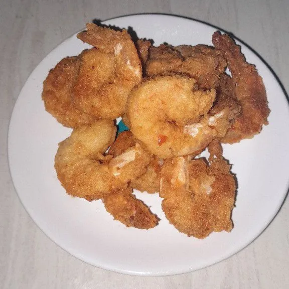 Udang crispy siap untuk dinikmati.
