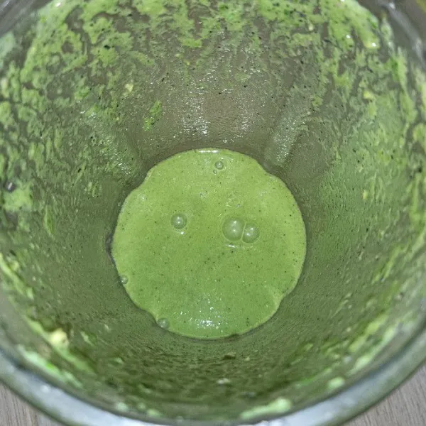 Lalu setelah itu haluskan sampai tidak ada yang bergerindil buah juwetnya.