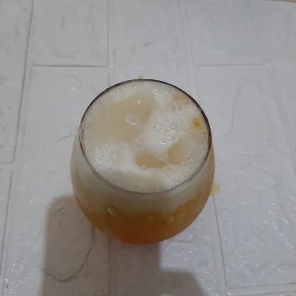 Terakhir tuang susu cair, siap disajikan.