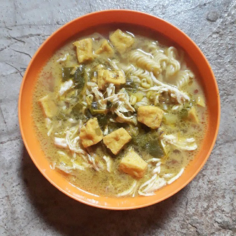 Soto Ayam Kuah Santan