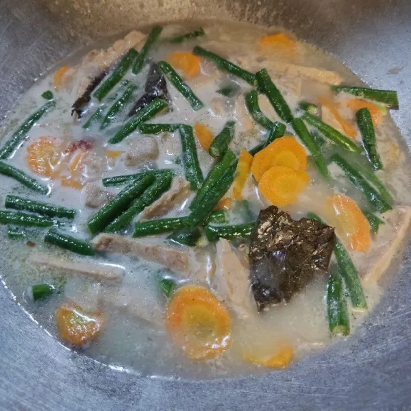 Masak hingga sayuran matang, cek rasa dan siap di sajikan.