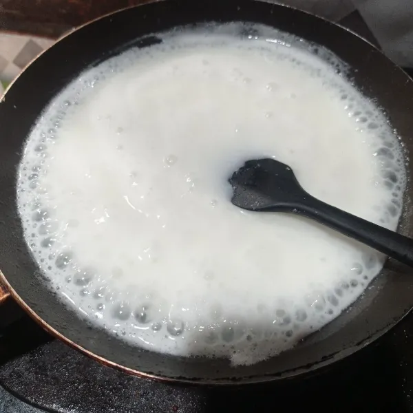 Masak sampai meletup-letup, matikan api.