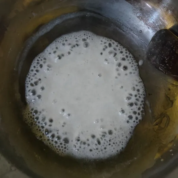 Masak hingga mengental, lalu matikan api. Biarkan hingga dingin.