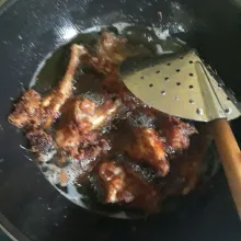 Goreng hingga kecokelatan dan matang.